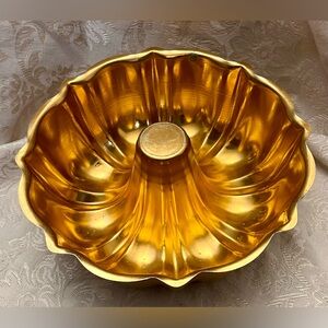 Vintage Mirro Copper-Tone Bundt Pan 10" Fluted Jello Mold Wall Decor Gold Toned